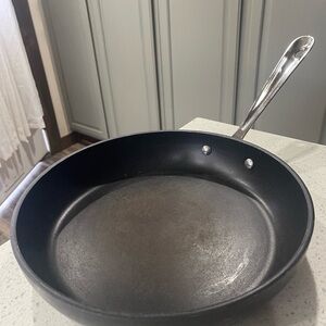 Sleek Black Frying Pan with Stainless Steel Handle